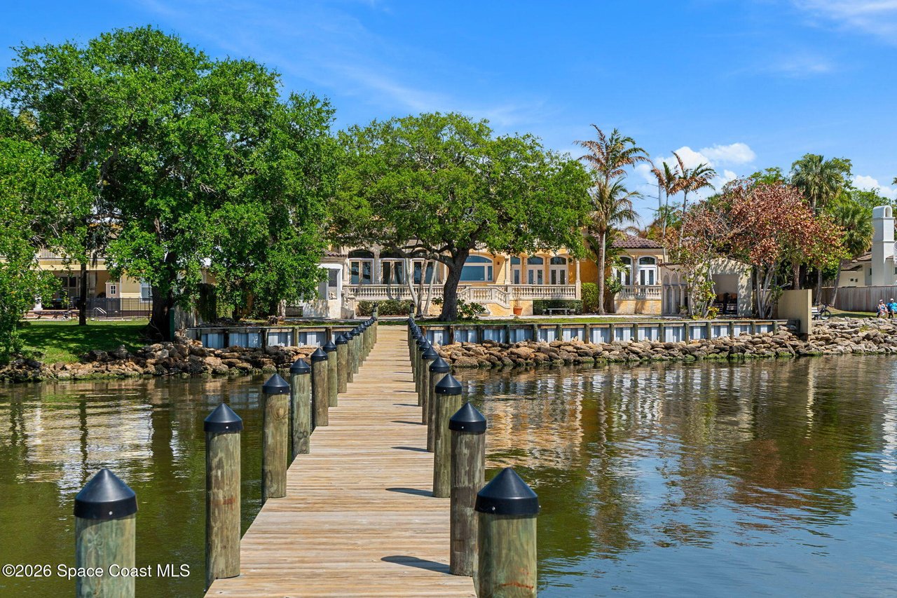 1000 N Riverside Dr