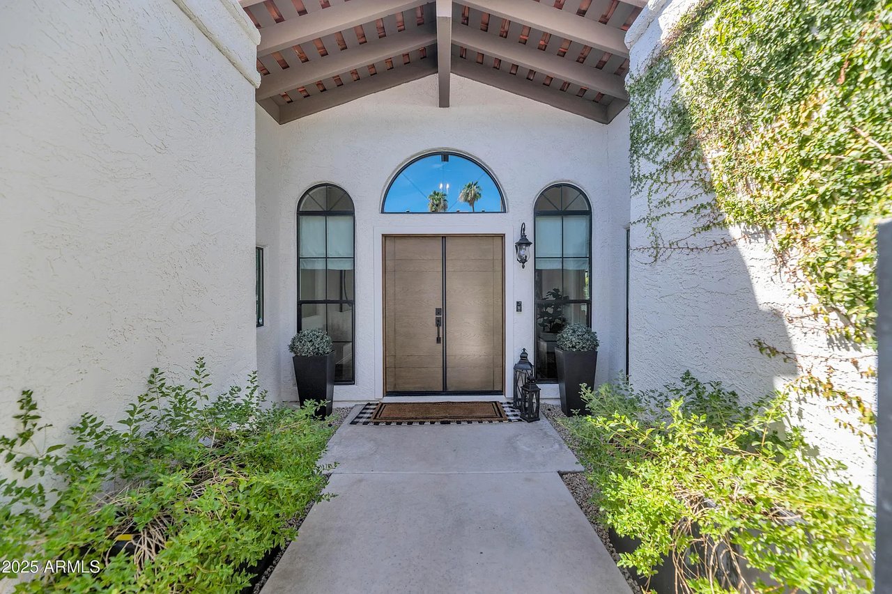 8007 E Del Rubi Dr