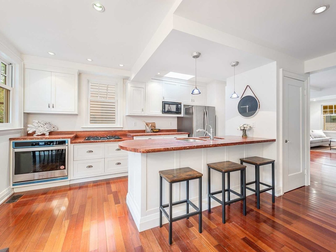 8 Fernwood Park Ave