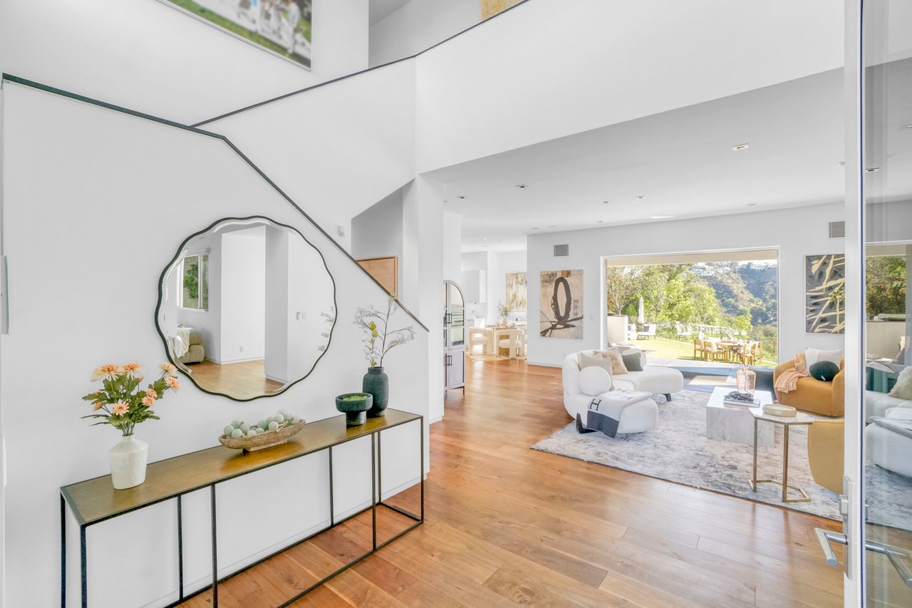 1116 Linda Flora Drive