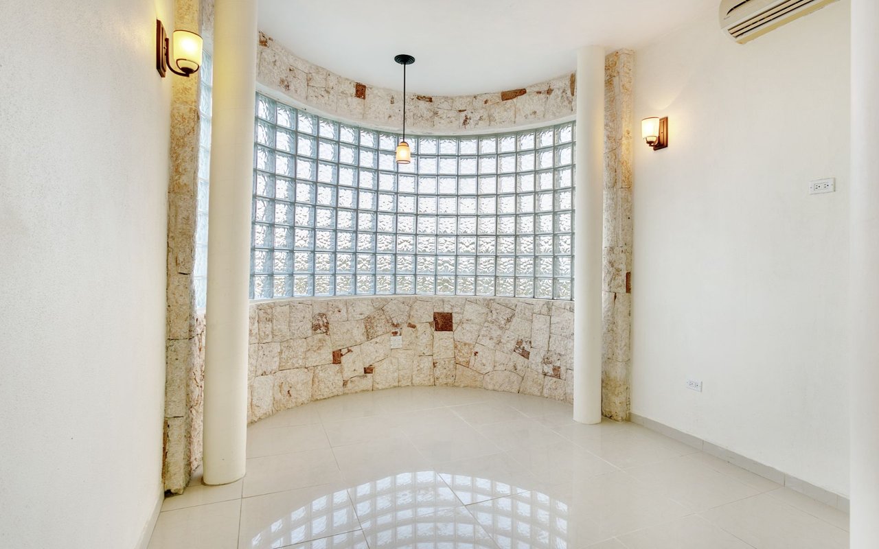 Resort Edge Villa / Les Sotto Voce