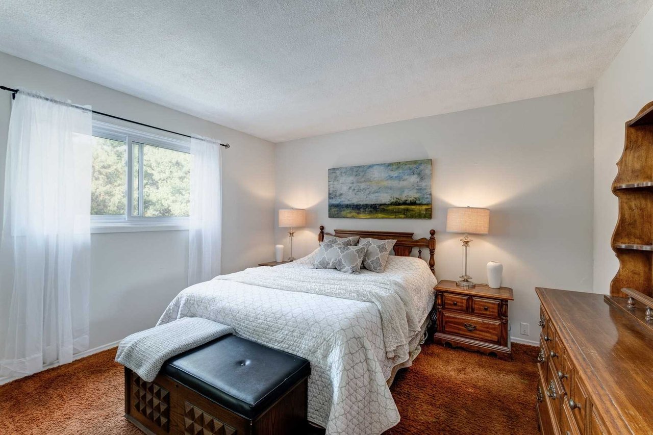 2388 Basswood Cres