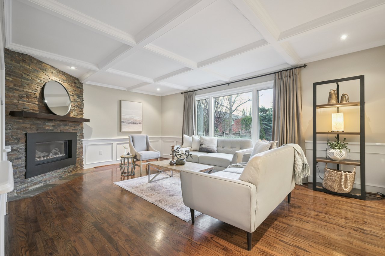 Prestigious Glen Abbey living with a backyard made for summer