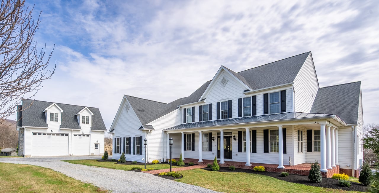 Luxury home in Western Loudoun VA representing fast-moving real estate market in the $800K to $1.3M price range