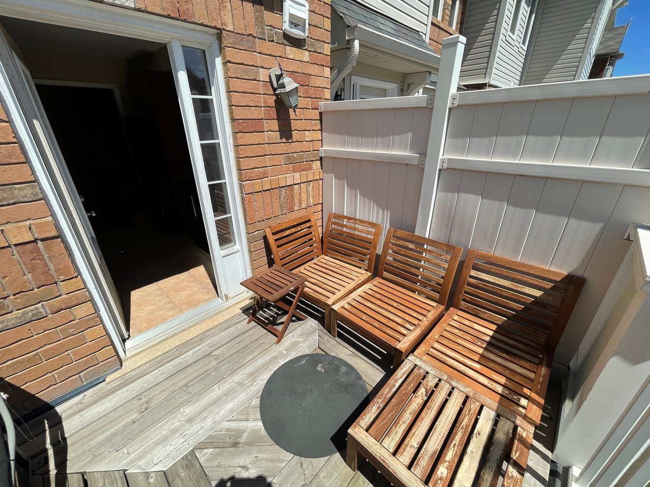 877 Willingdon Cres