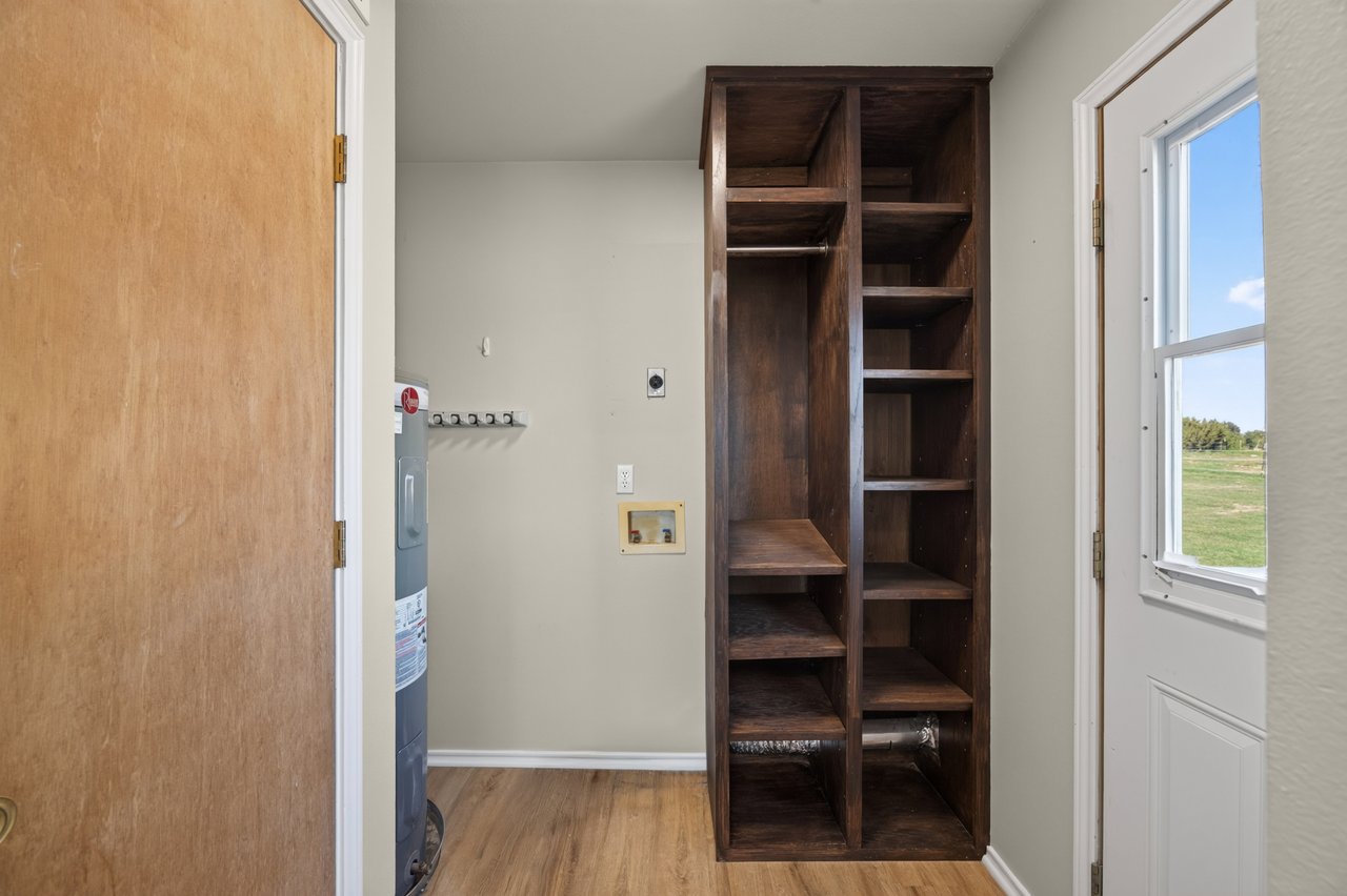 277 Private Road 1611