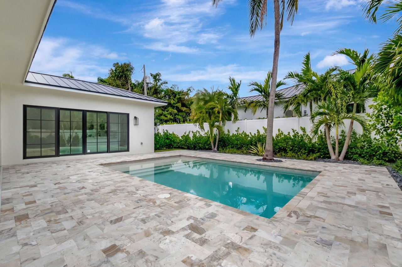 17 NW 16th St