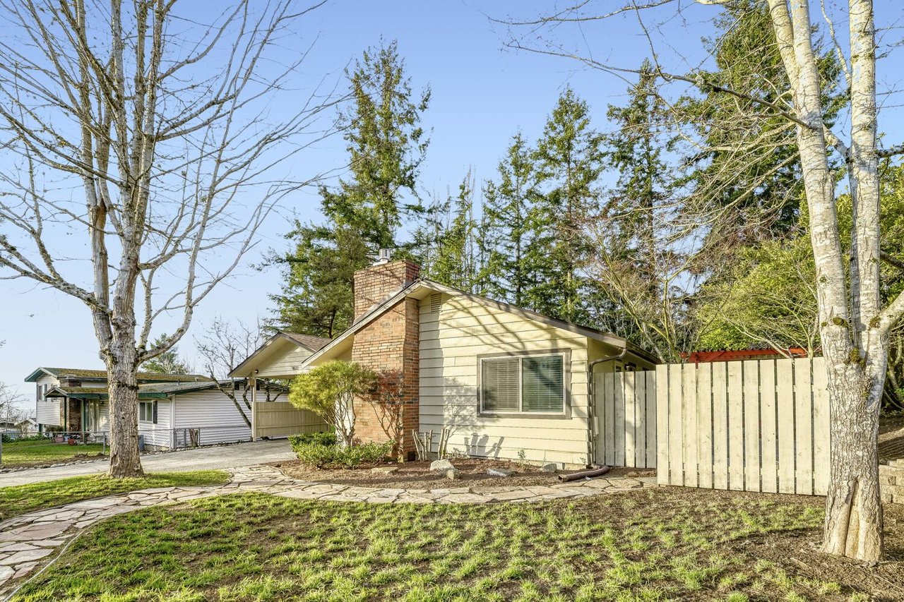 9632 S 216th St, Kent, WA 98031