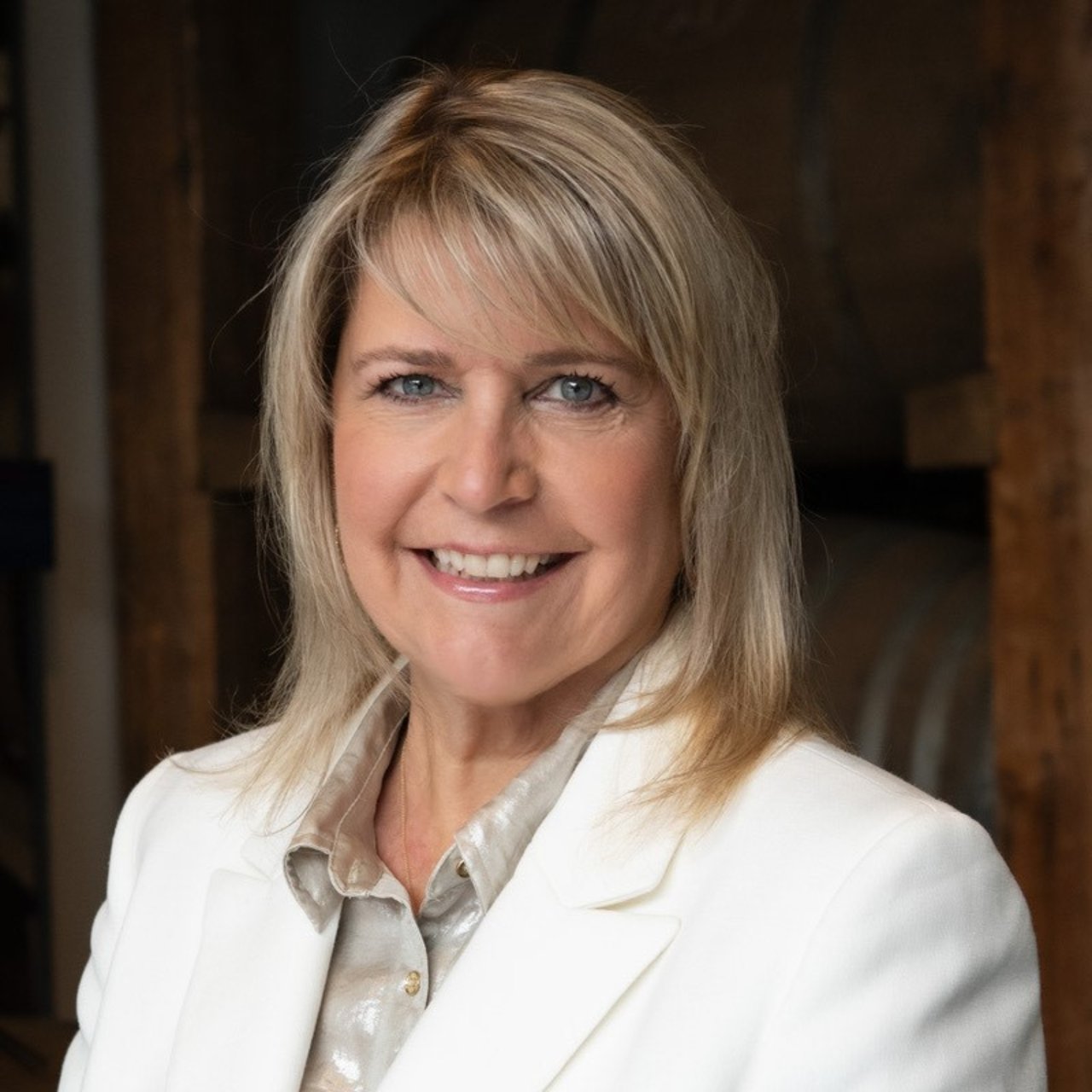 Karen Santer Toronto, ON Real Estate Agent Headshot