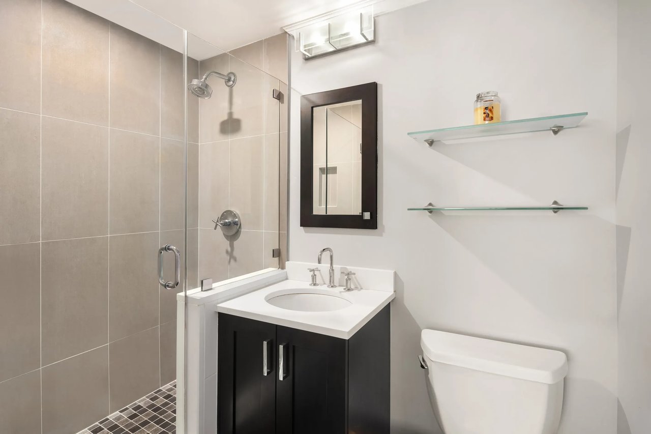 7 E 35TH St #4E