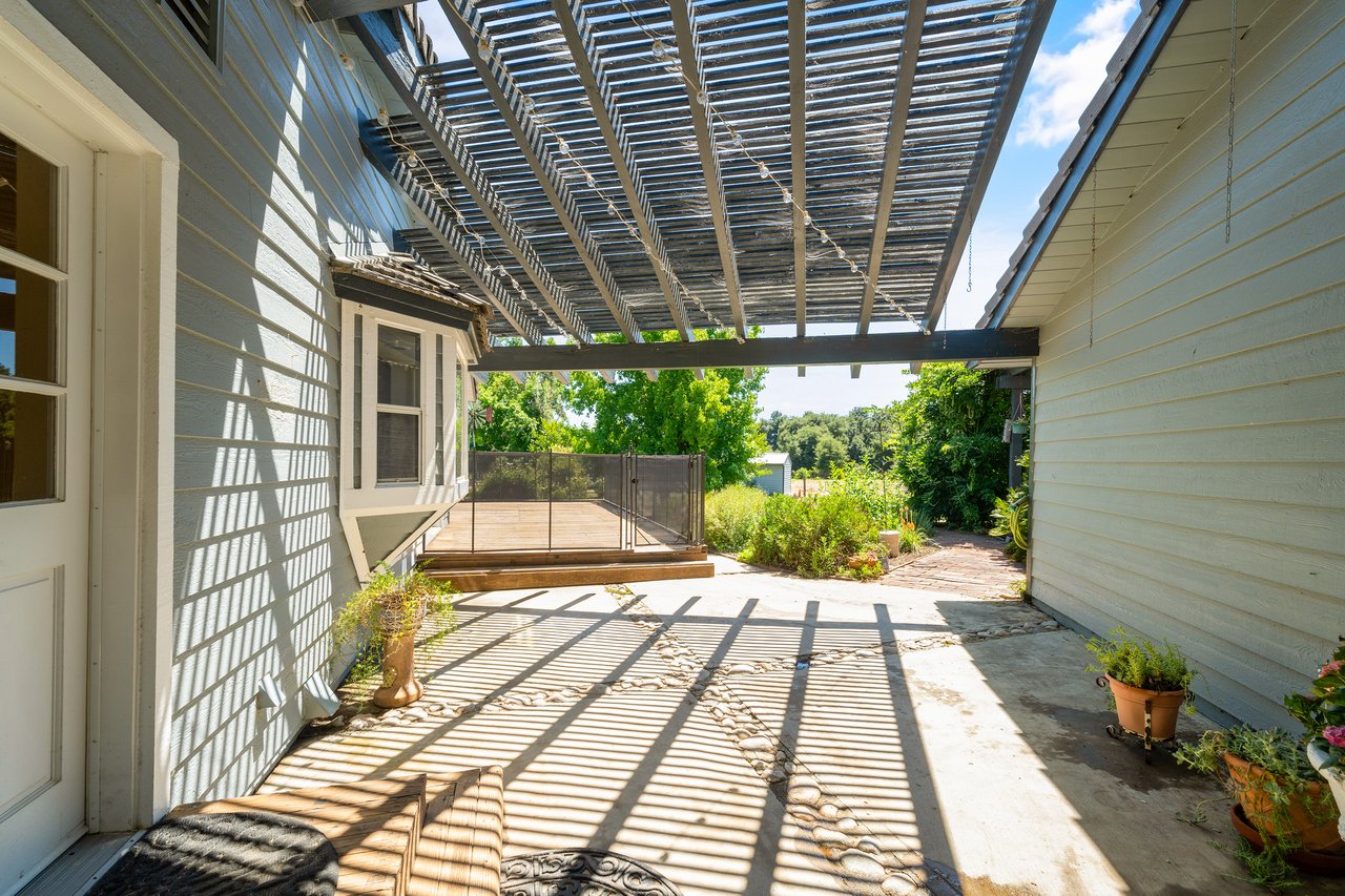 37797 Calle De Lobo