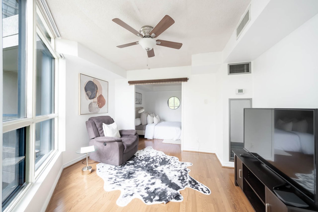 301-7300 Yonge Street 