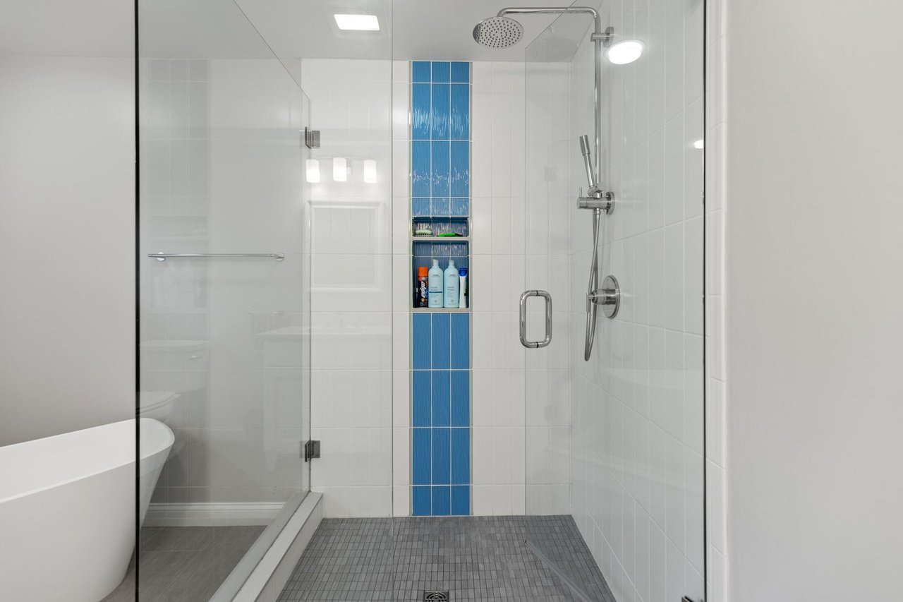 16 Atlantic Drive, Unit #: 16