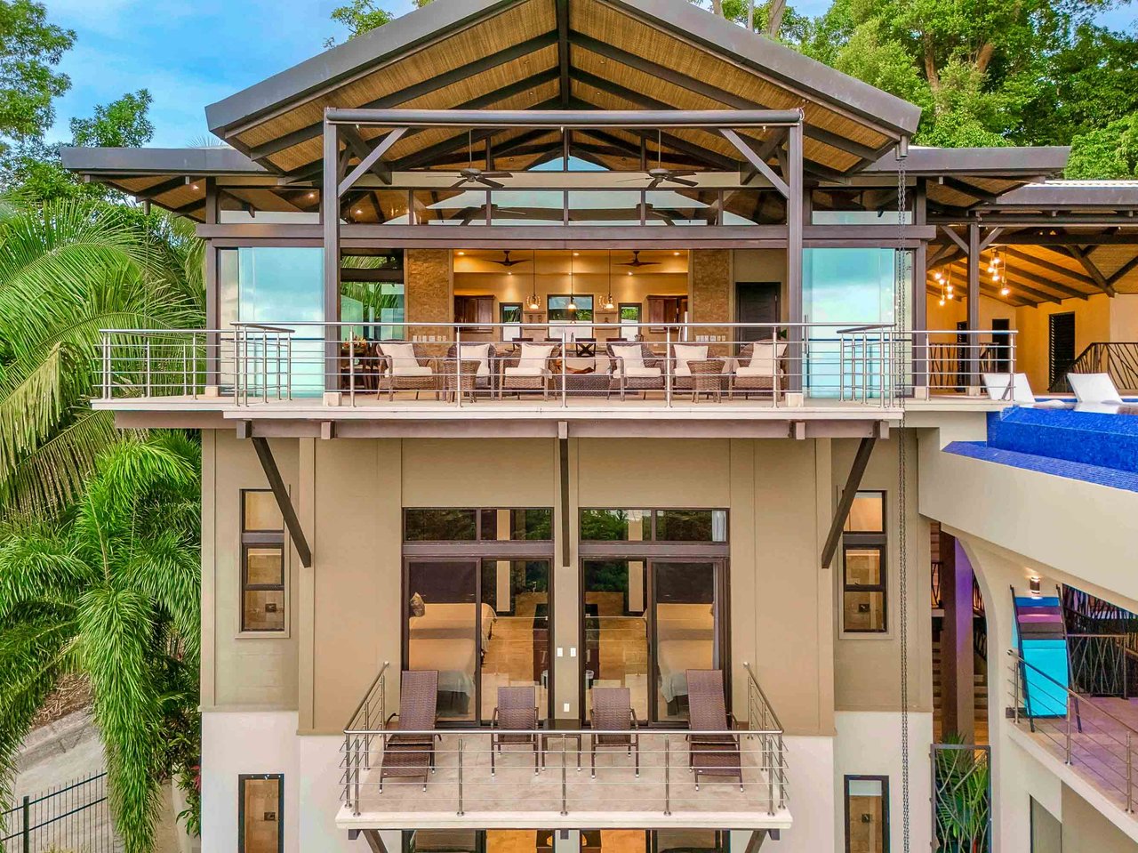 Walk to beach Vista Hermosa Estate Lucrative Contemporary Estate