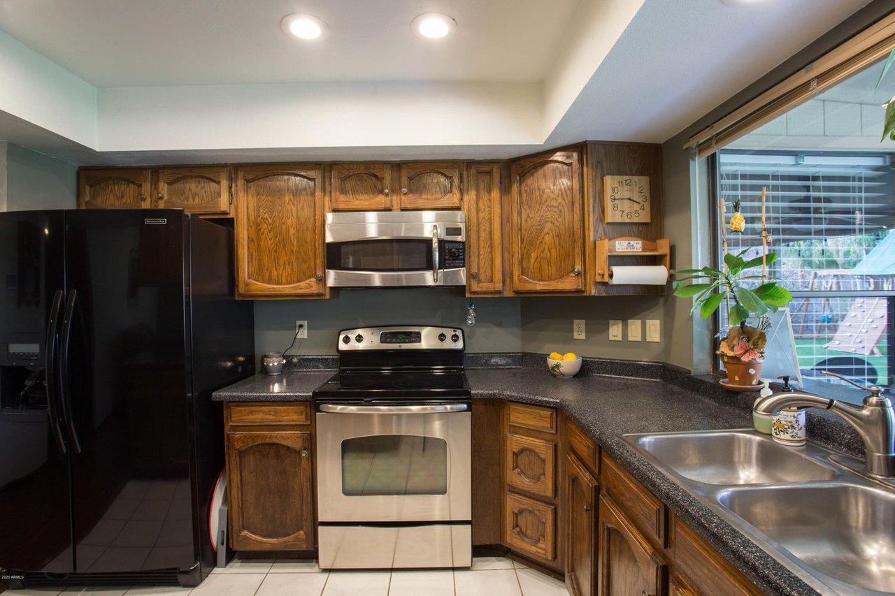 16043 N 52nd Pl