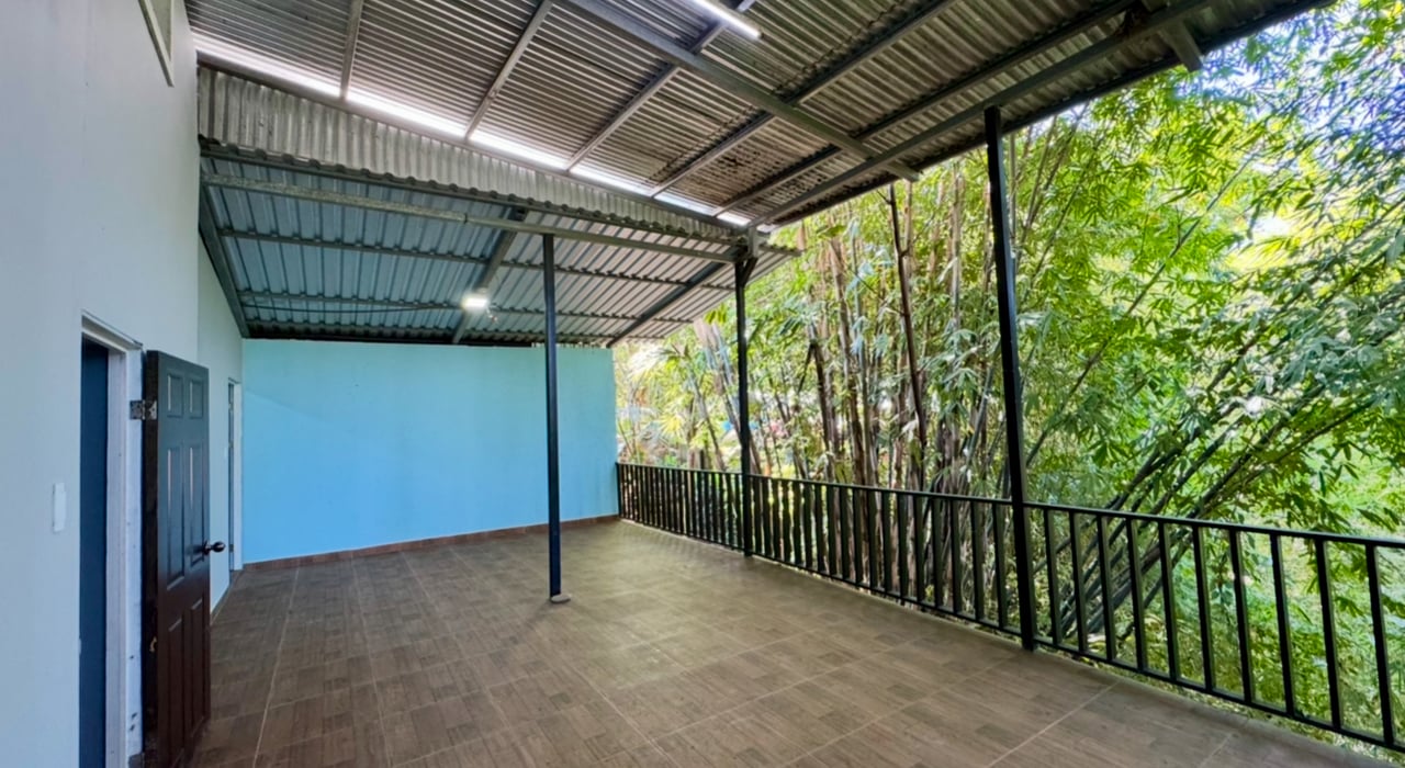 Commercial Shop with Two Cabins in Barú, Dominical