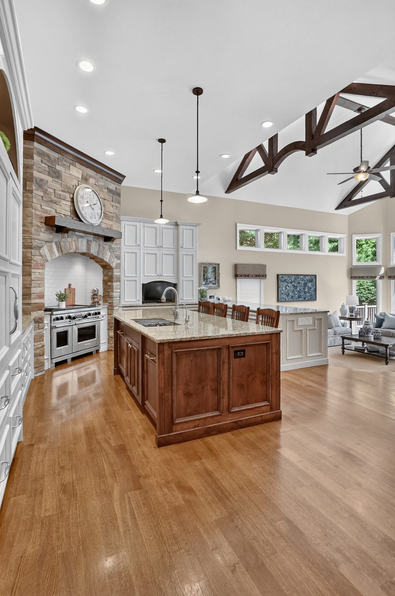 12172 Woodline