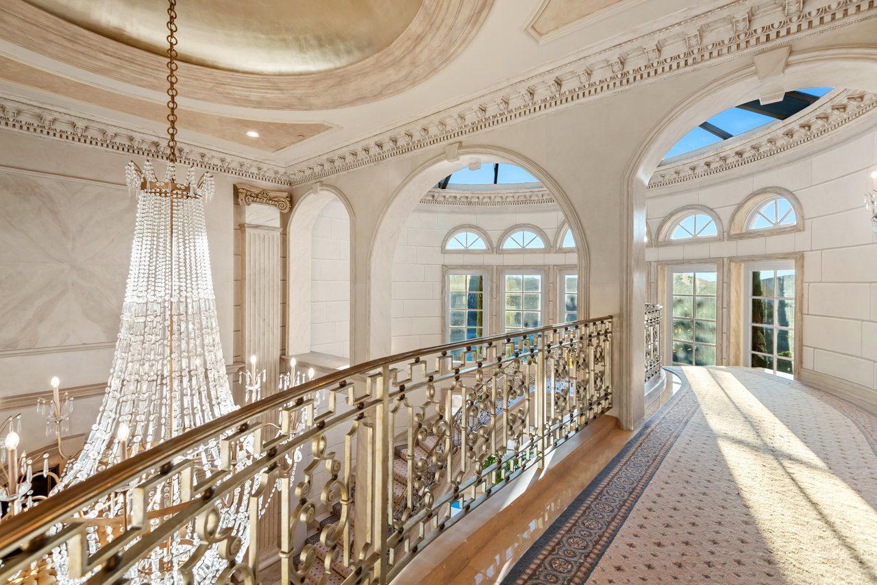 996 Vista Ridge Lane