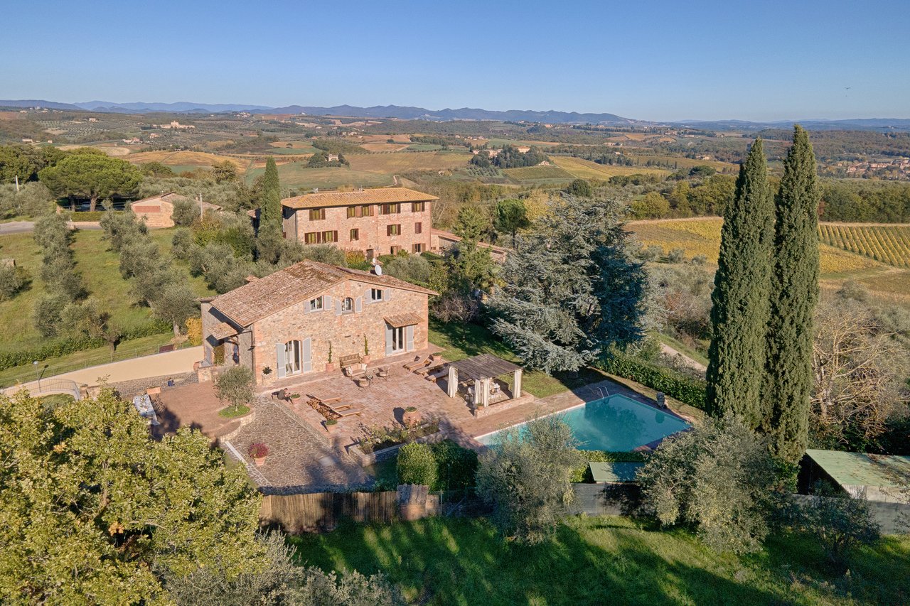 Tuscan Villa With Panoramic Country Views