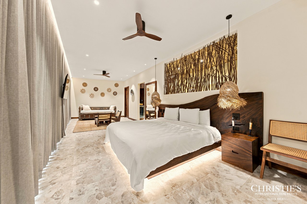 LE CLOS - An Exclusive Three-Residence Estate 