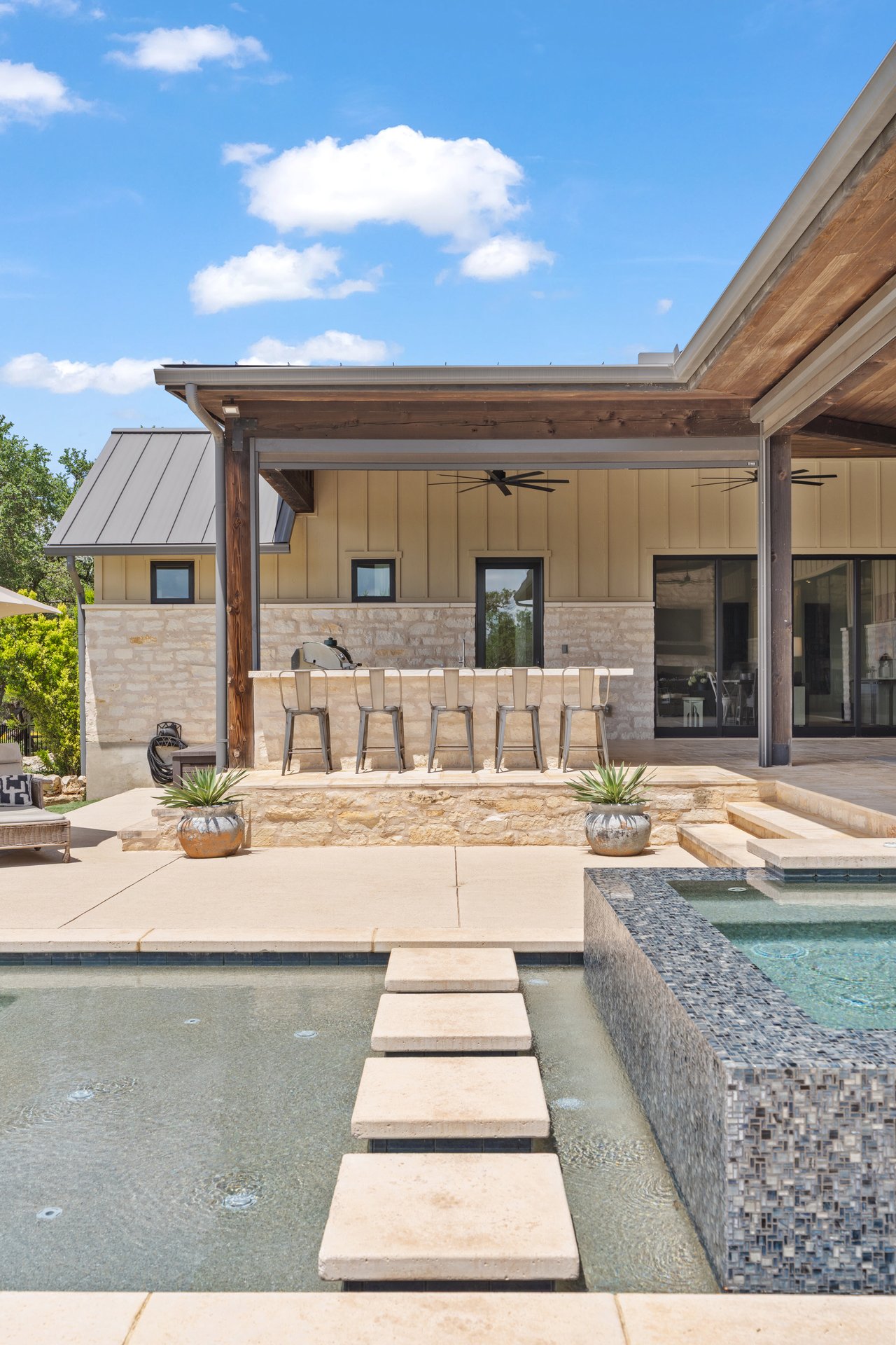 1457 Avenida High View