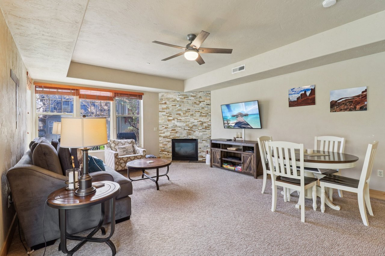 6010 N Fox Pointe