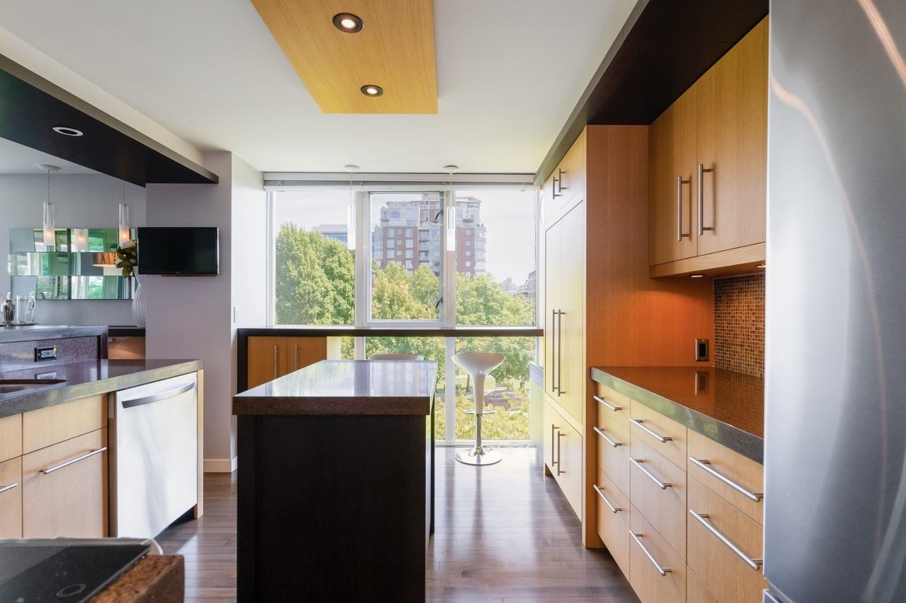 1633 W 10th Ave, #401