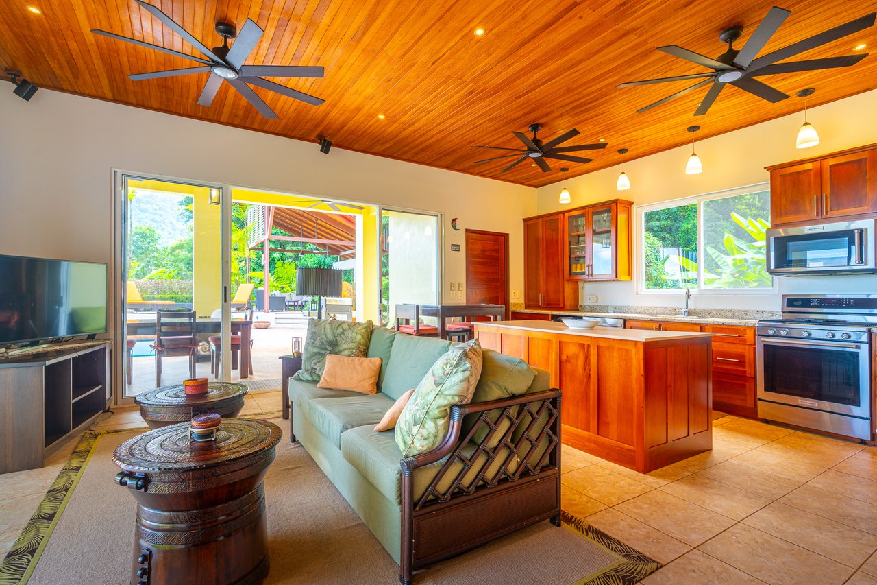 Casa de Orquideas - Mountains, Ocean and Jungle with Privacy In Gated Community, Ojochal