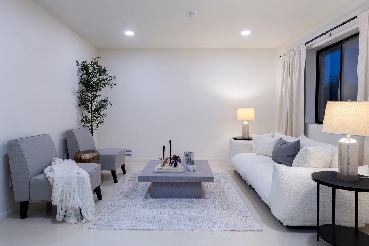 1005 W Emerine Drive