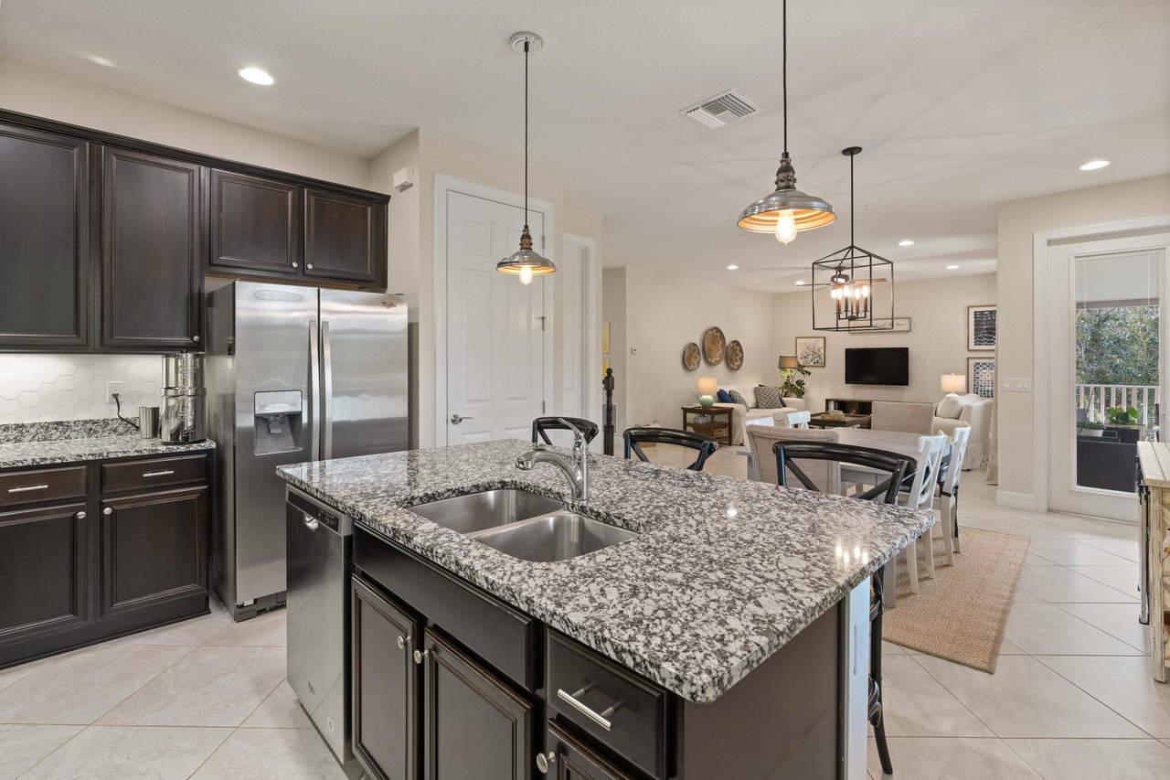 1080 S Community Dr