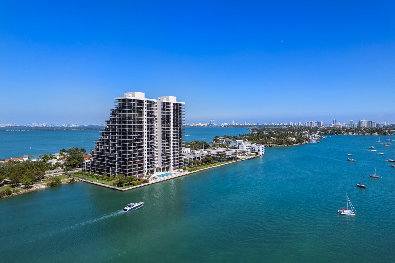 1000 Venetian Way 810