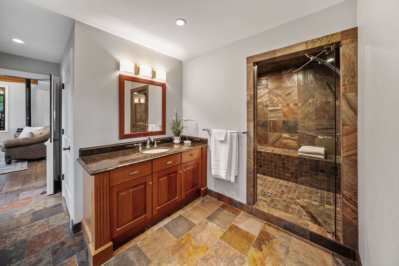 Private Mountain Retreat on Nearly Half an Acre