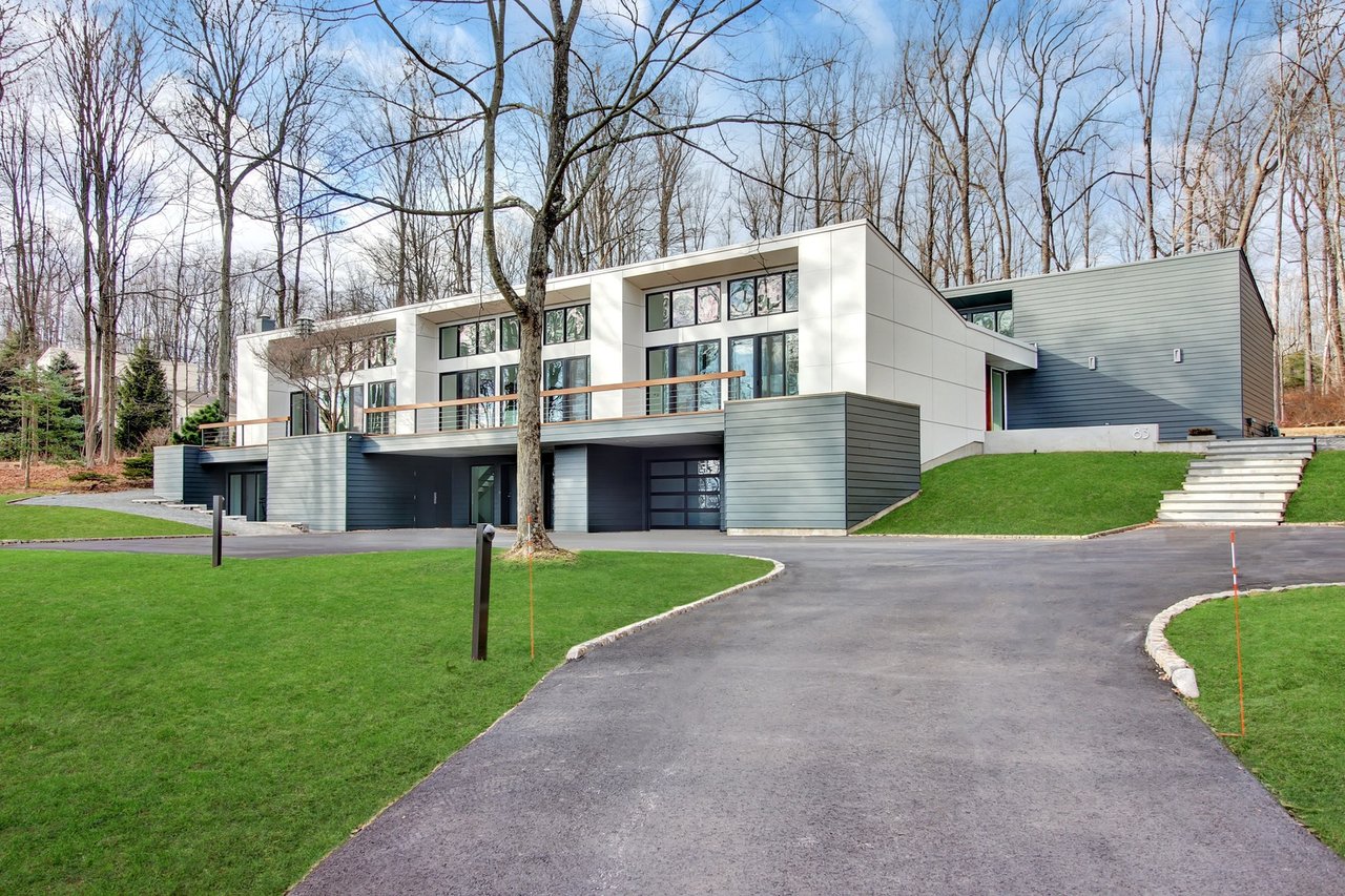 83 Pleasantville Rd