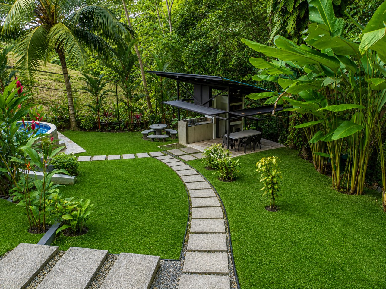   3 bedrooms, 2.5 bathrooms Villa Steps from Uvita, beautiful Beaches, Waterfalls, Restaurants and Tourist Attractions.