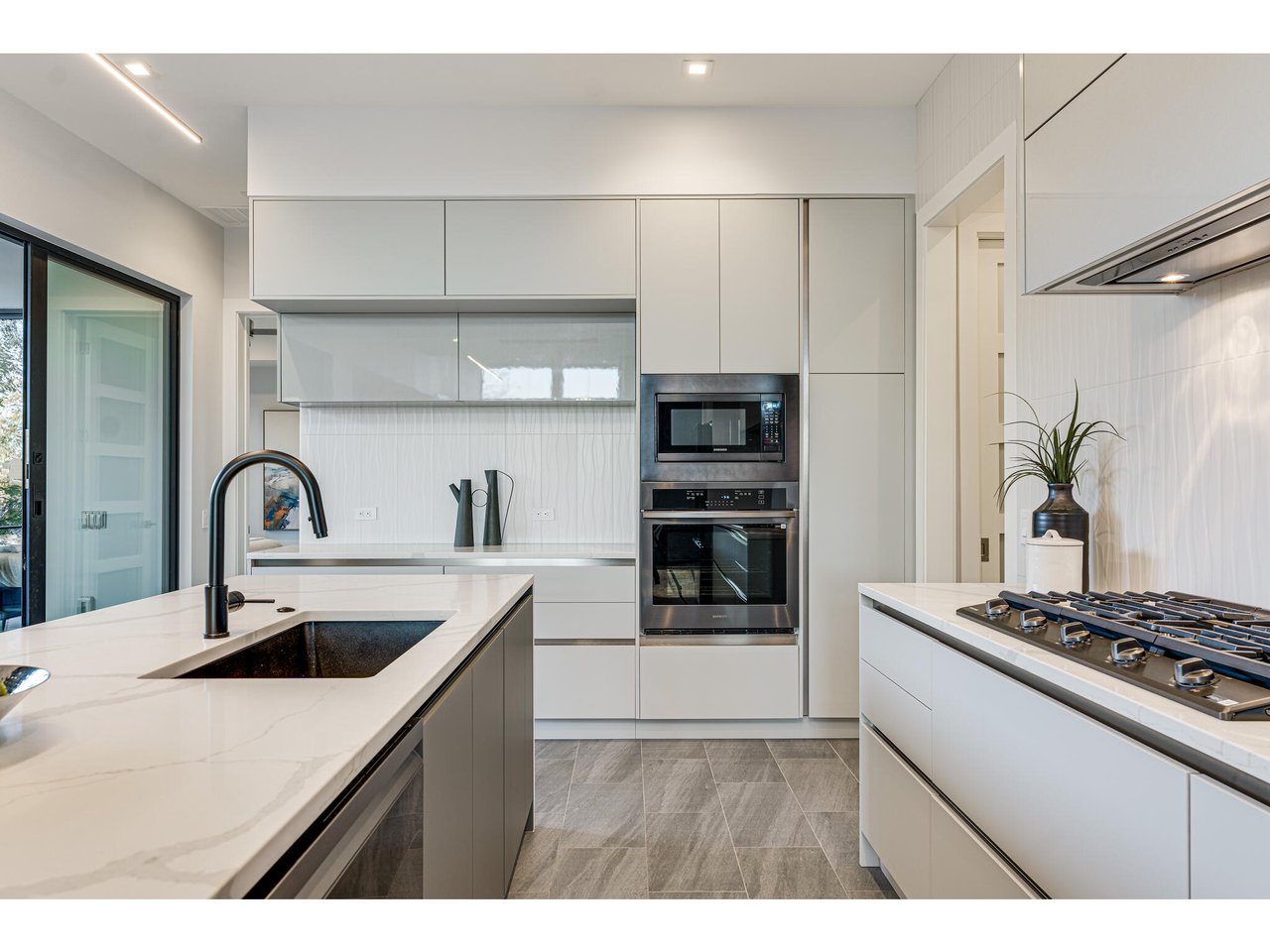 New Construction Luxury Lease in Central Austin with Guest House