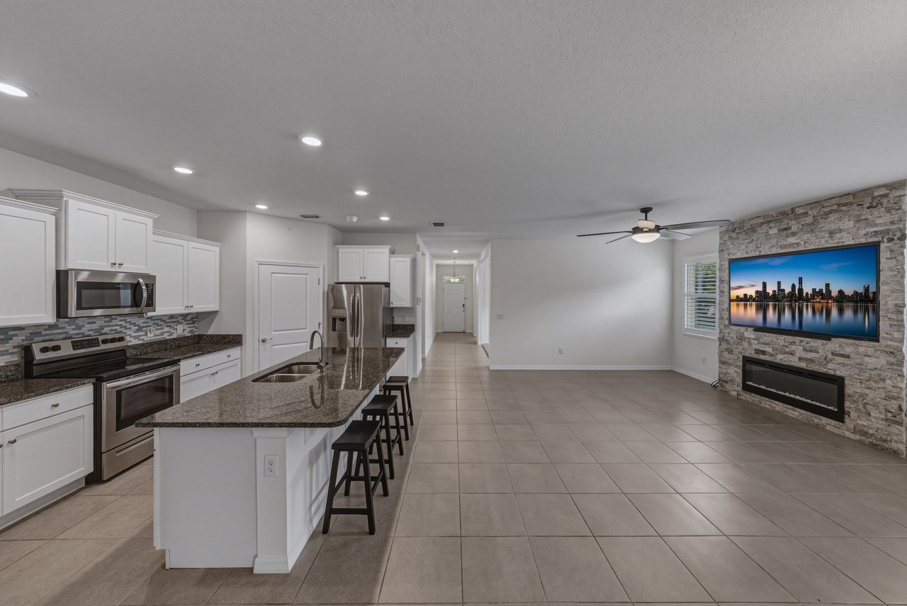 12322 EASTPOINTE DR
