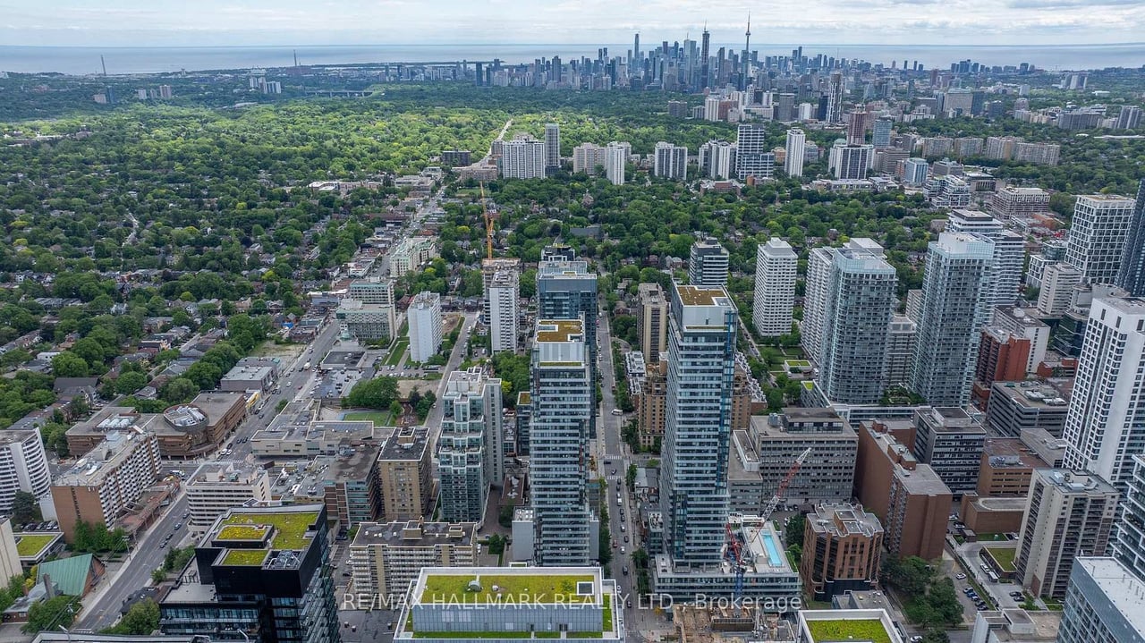 PRESTIGE LIVING AT YONGE & EGLINTON