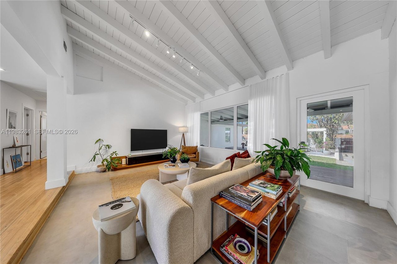 10610-NE-11 Avenue-miami-shores-home-for-sale-living-area