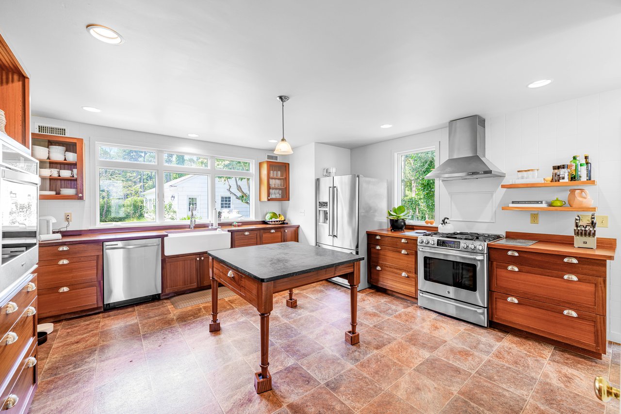 AN ELEGANT WATERFRONT ESCAPE