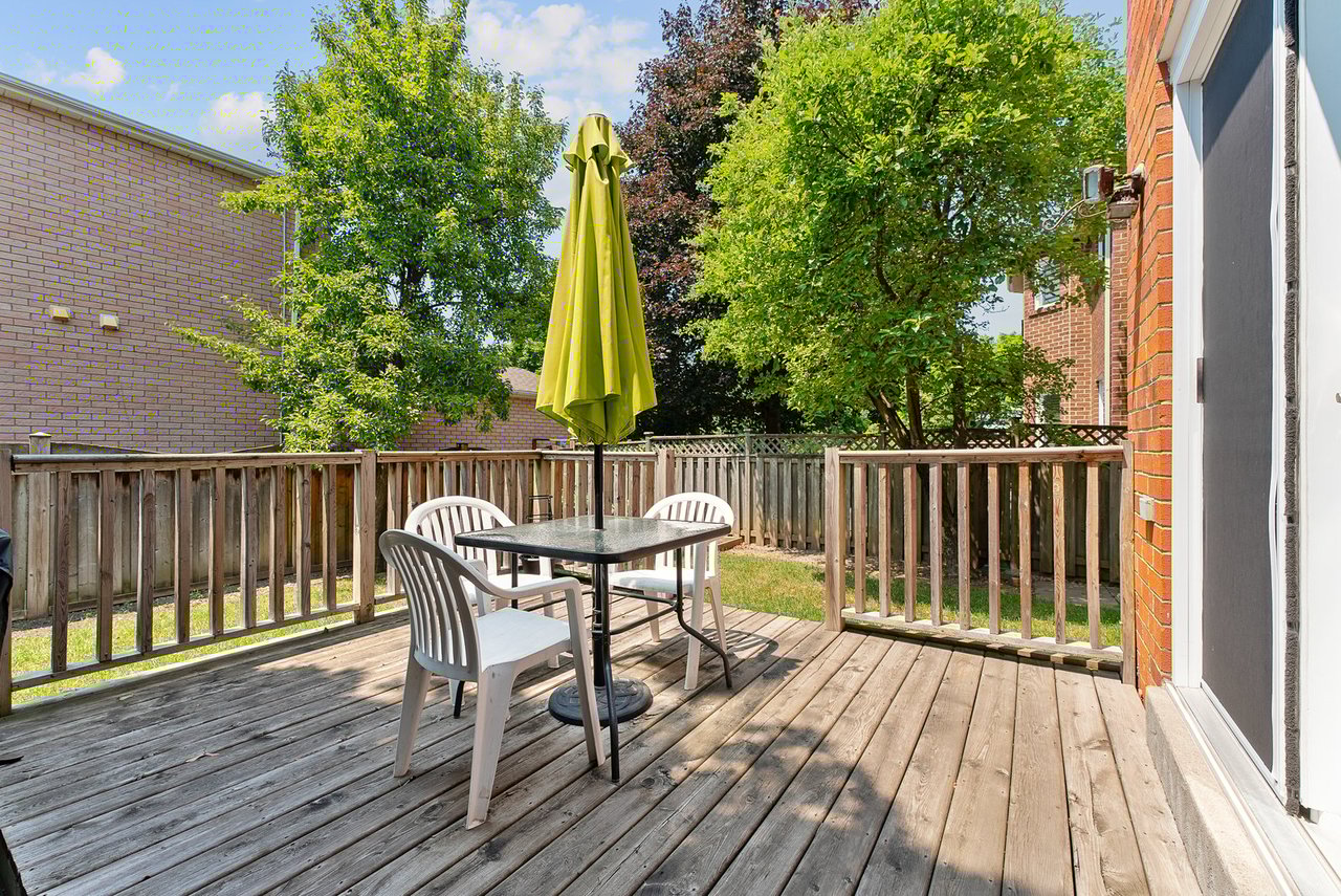28 Thornway Ave
