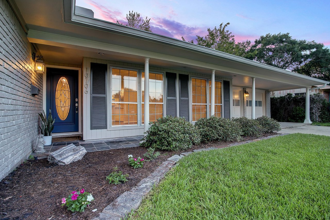 10706 Checkerboard St