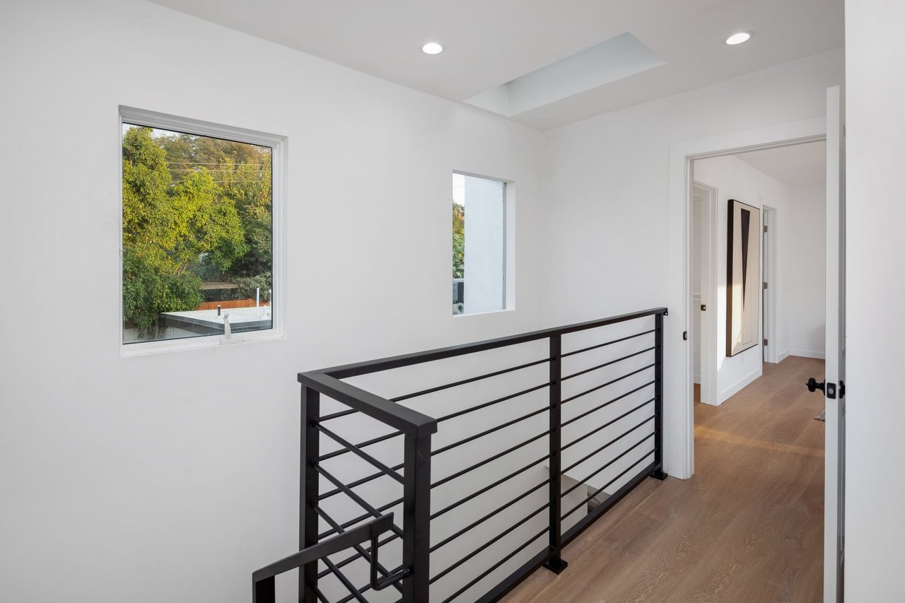 574 Mount Holyoke Ave