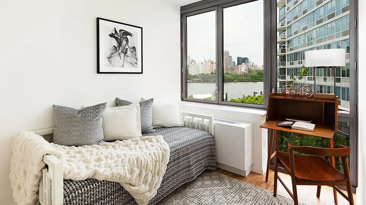 4610 Center Blvd #523