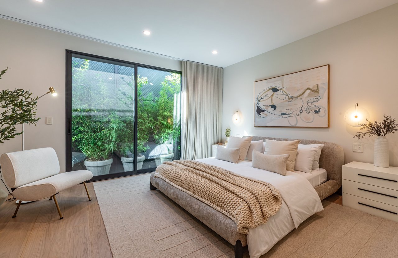 1705 Carla Ridge, Beverly Hills