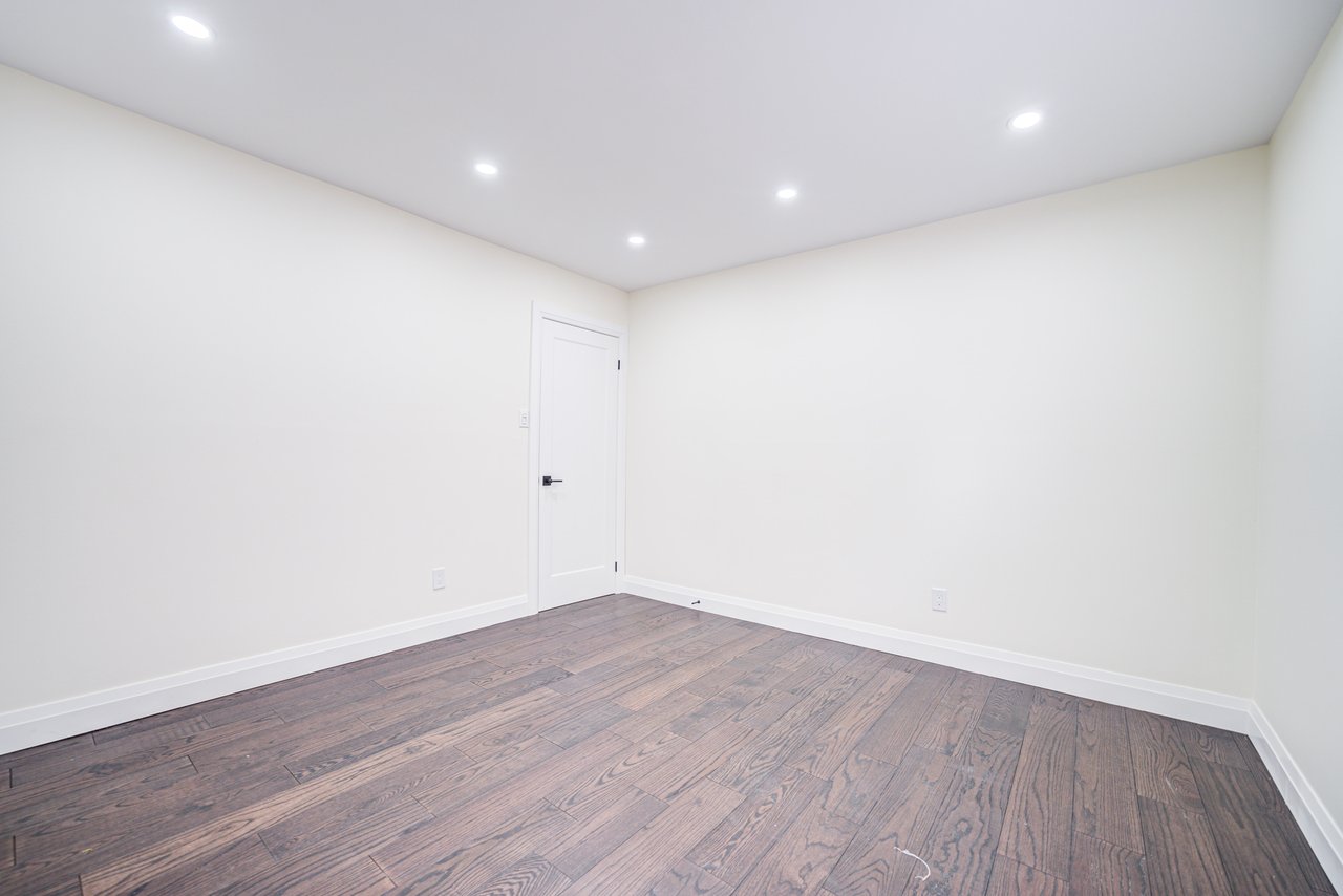1126 Berkshire Crt