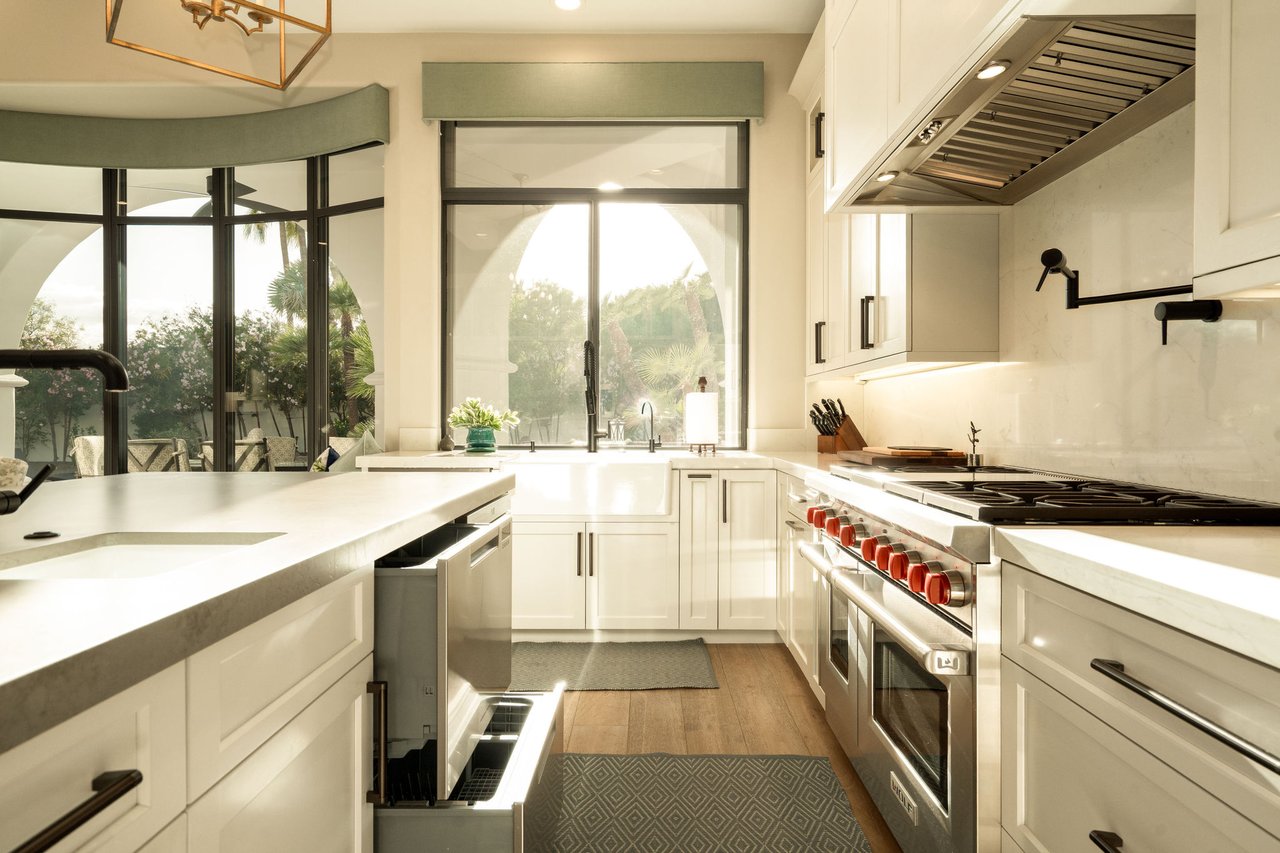 7115 E FOOTHILL Drive