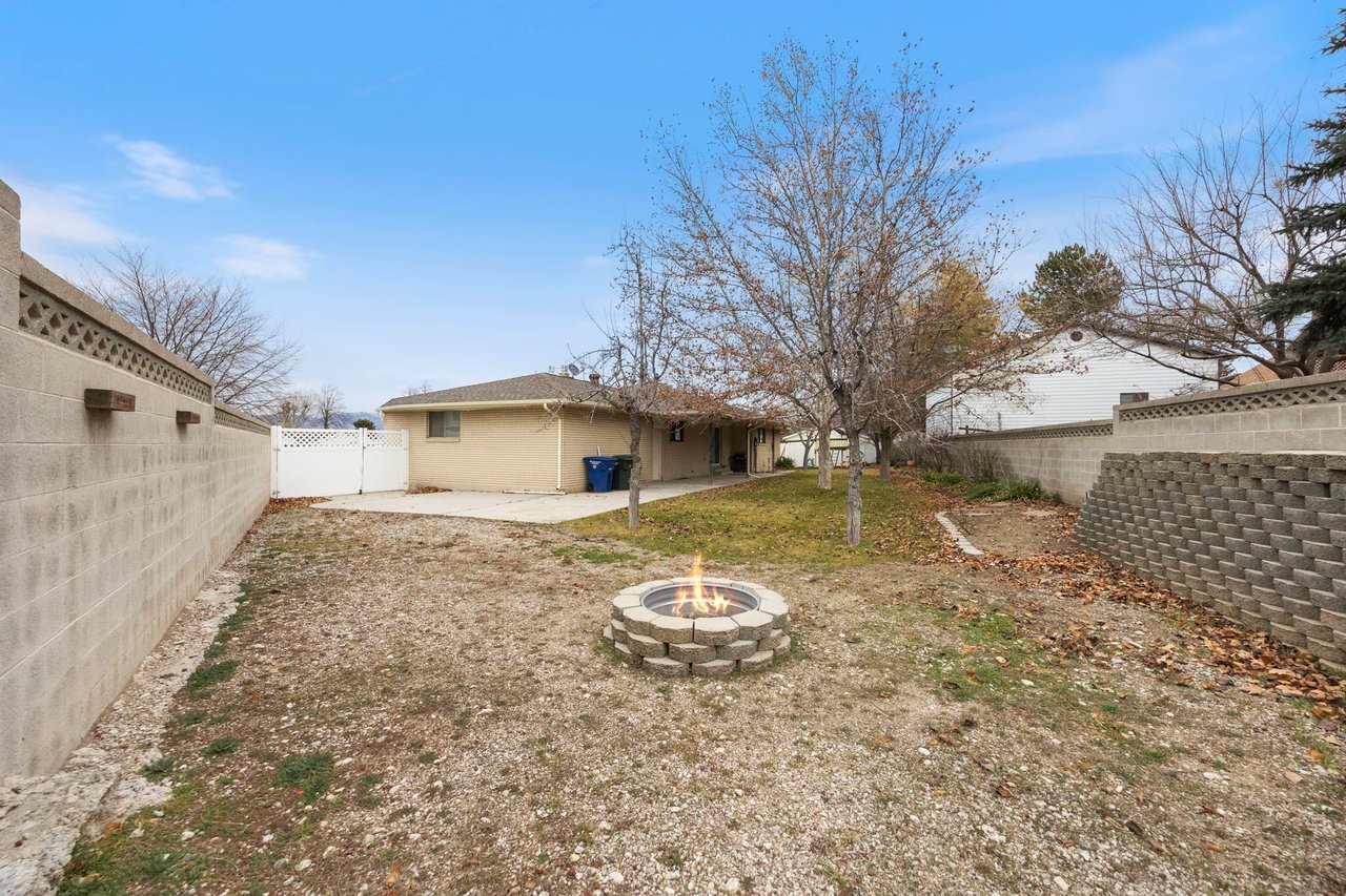 4372 S Hawarden Cir