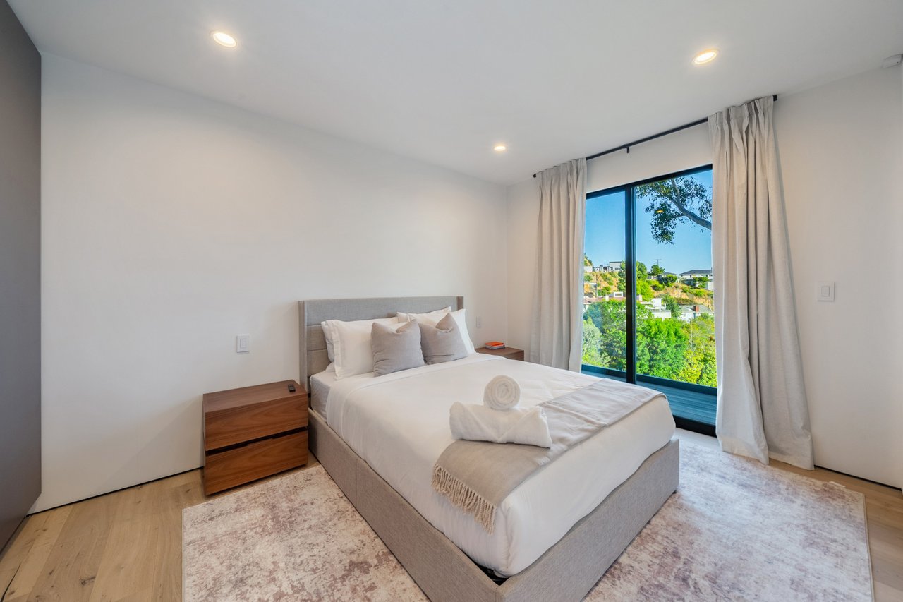 Hollywood Haven ⛰️