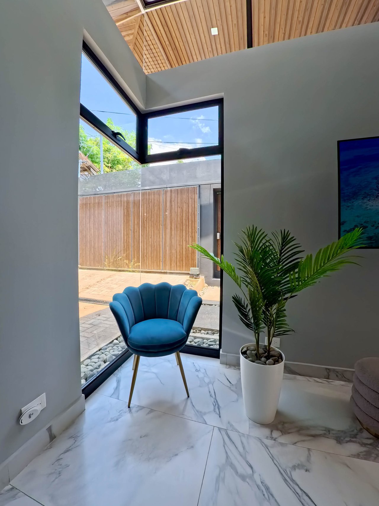 Great Location Brand New Pool House