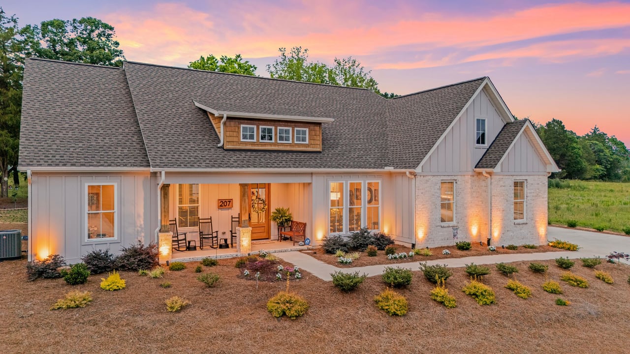 IMMACULATE BEAUTIFUL like NEW RANCH ONE-LEVEL home - 207 Wynnfall Dr. Lexington NC